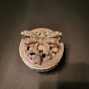 Vintage Stunning Beautiful Bow and Pearl Design Jewelry Box